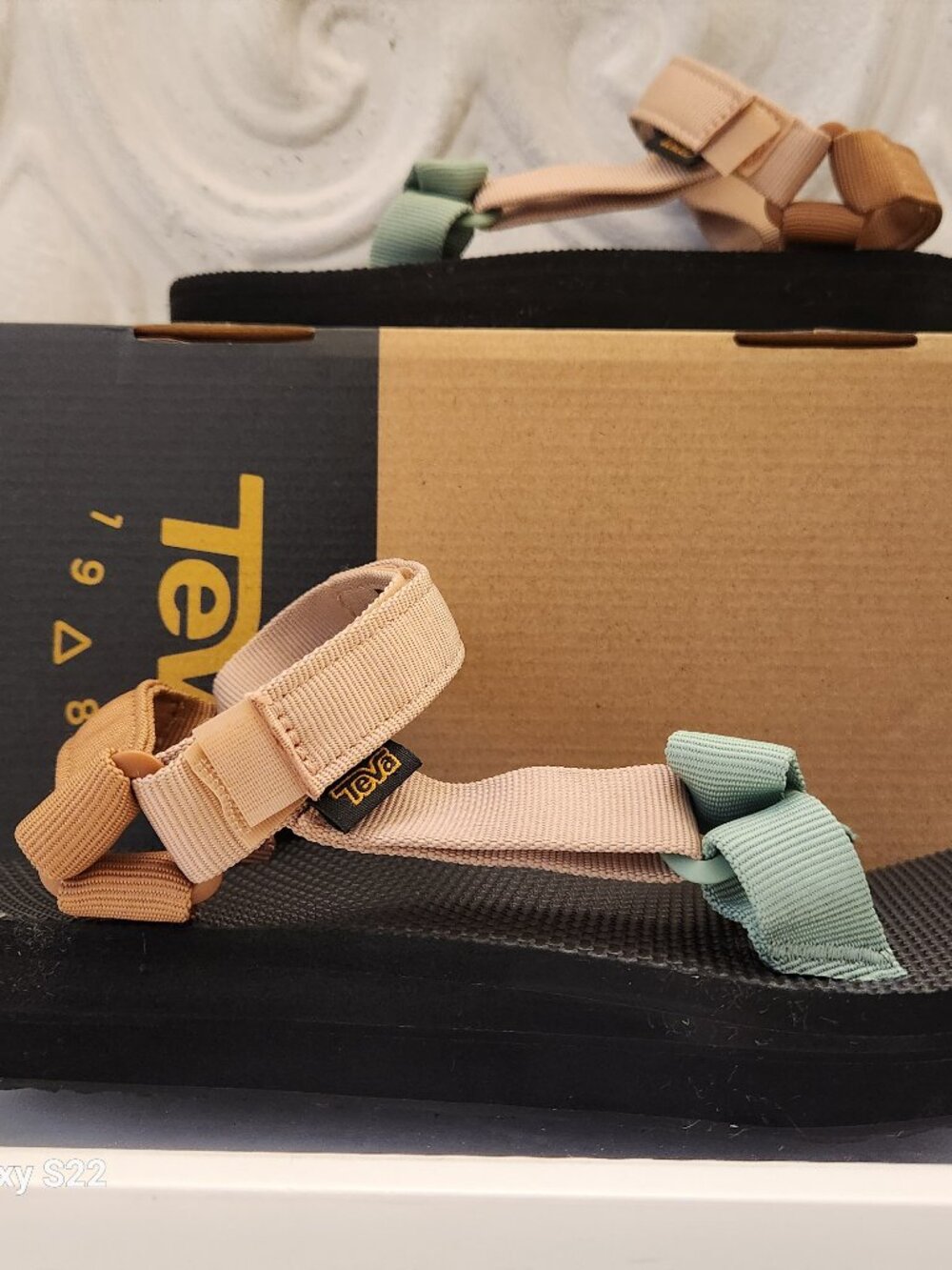 Teva Midform Universal Sandals. NIB. Size 9